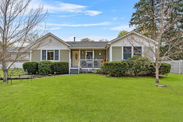 Backyard, Exterior, Facade, Ranch