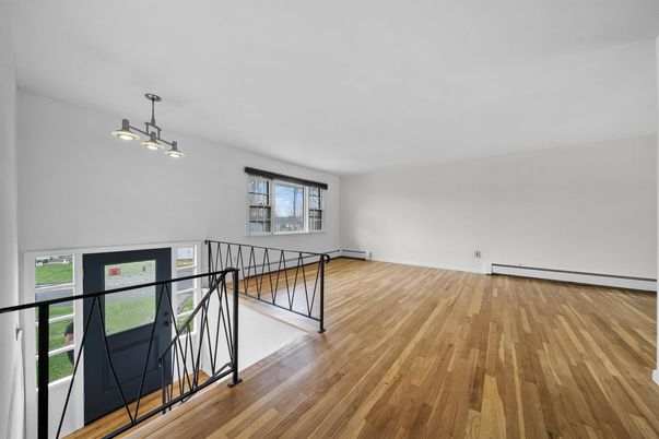 Interior, Pendant Lights, Wood Texture Flooring