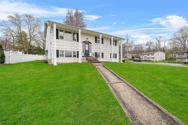 Backyard, Exterior, Facade, Raised Ranch