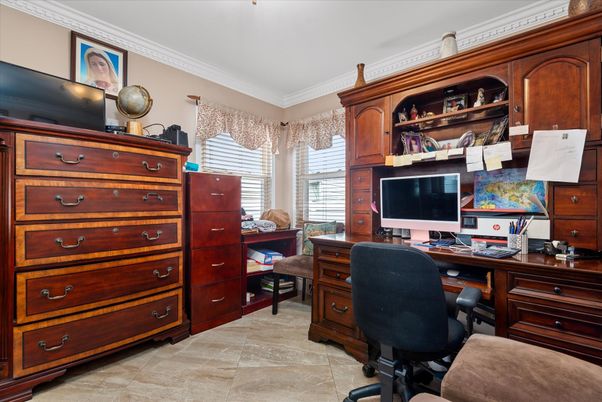 Home Office, Interior