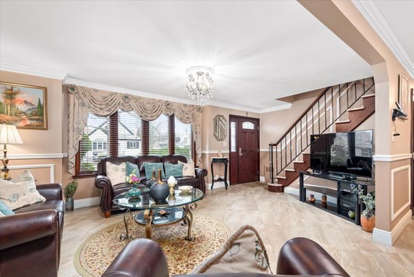 Chandelier, Interior, Living room