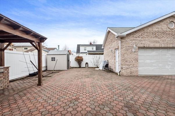 Detached Garage, Exterior
