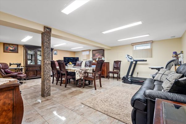 Dining room, Fitness Equipment, Interior, Living room, Recessed Lighting