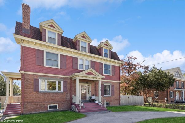 Exterior, Facade, Brick Facade, Georgian
