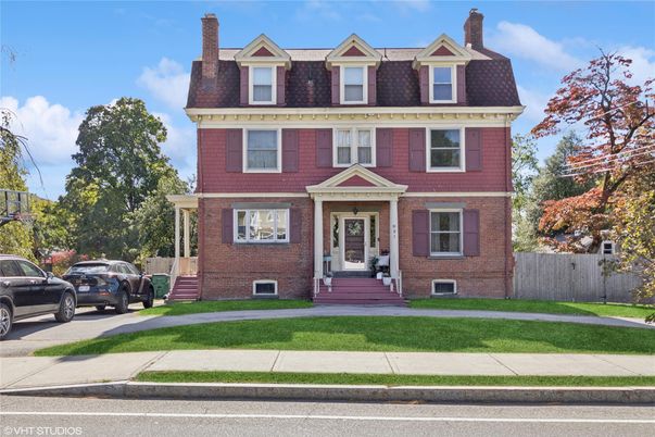 Exterior, Facade, Brick Facade, Georgian