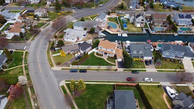 Exterior, Drone