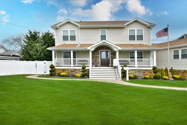 Backyard, Exterior, Facade, American Craftsman