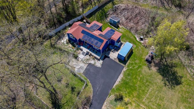 Exterior, Drone
