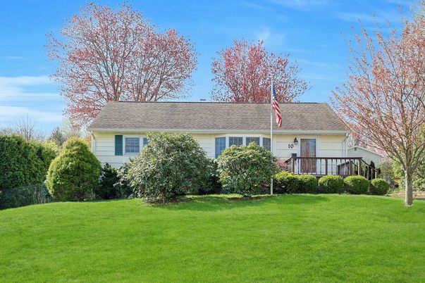 Backyard, Exterior, Facade, Cape Cod