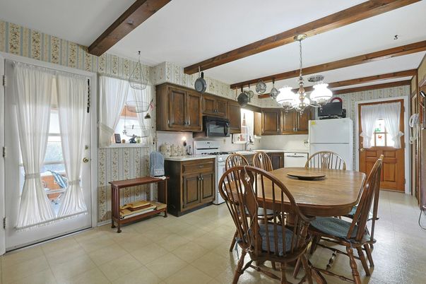 Chandelier, Dining room, Interior, Kitchen, Pendant Lights, Wooden Beams