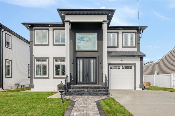 Attached, Exterior, Facade, Rowhouse