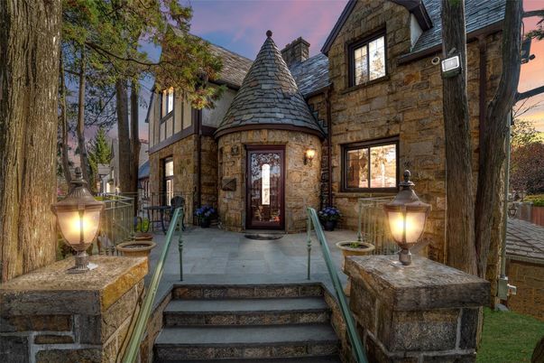 Exterior, Facade, Brick Facade, Queen Anne Victorian