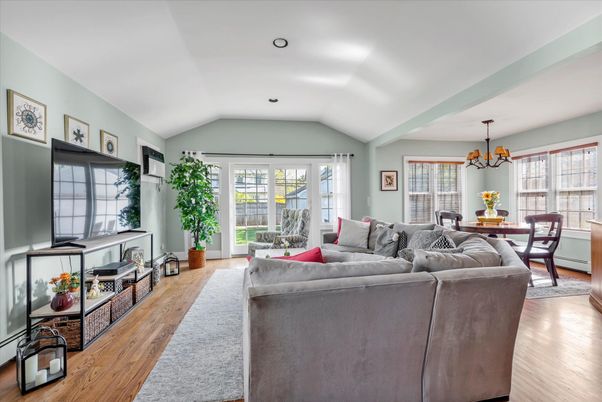 Chandelier, Dining room, Interior, Living room, Recessed Lighting, Wood Texture Flooring