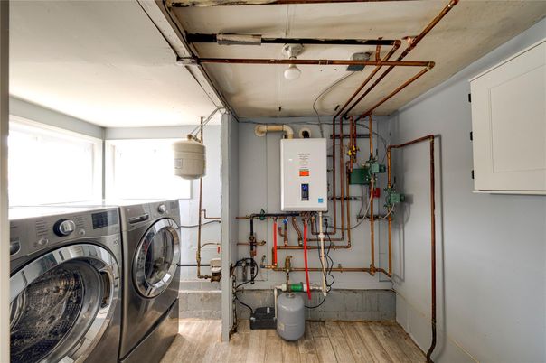 Interior, Washer, Wood Texture Flooring