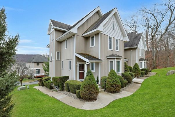 Exterior, Facade, Farmhouse