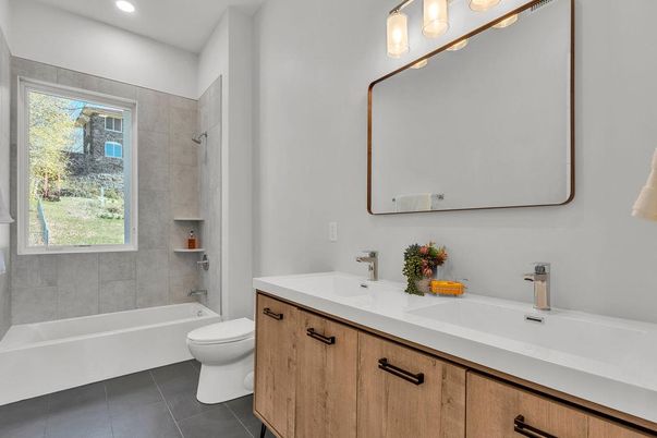 Bathroom, Dual Sink Vanities, Interior, Recessed Lighting