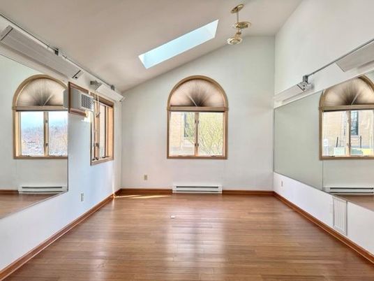 Empty room, Interior, Pendant Lights, Wood Texture Flooring