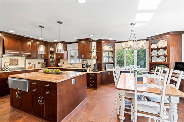 Dining room, Interior, Kitchen, Pendant Lights, Recessed Lighting, Stainless Steel Appliances