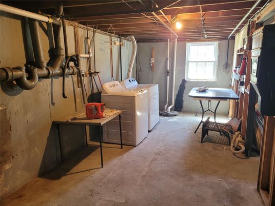 Interior, Washer, Wooden Beams
