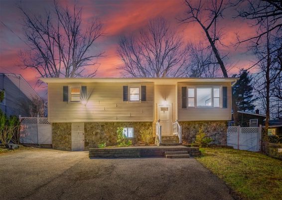 Exterior, Facade, Raised Ranch