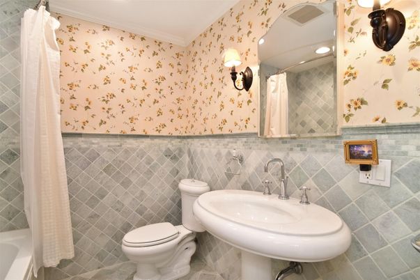 Bathroom, Interior, Recessed Lighting