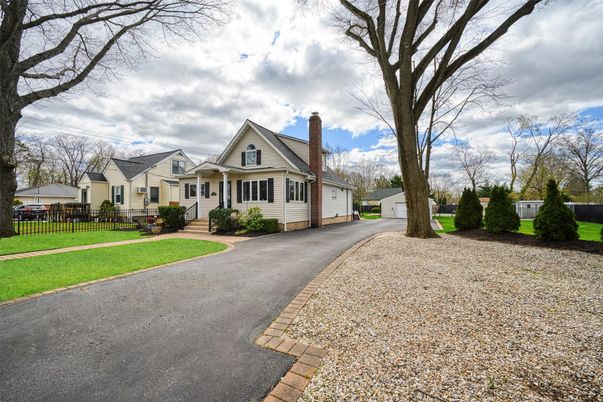 Attached, Backyard, Exterior, Facade, Queen Anne Victorian