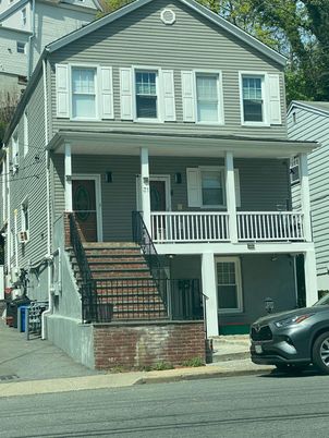 Exterior, Facade, Queen Anne Victorian