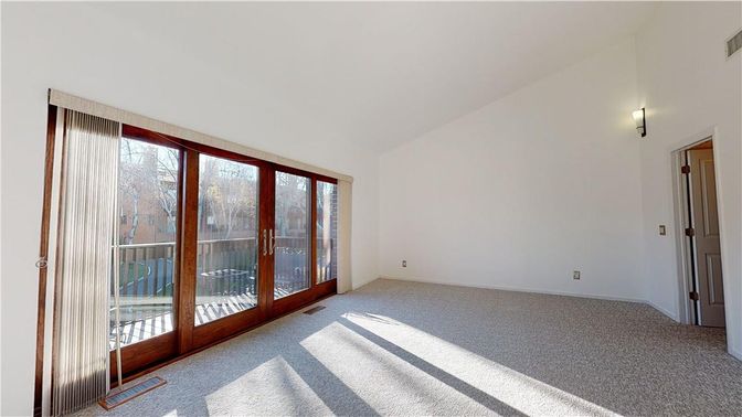 Empty room, Interior