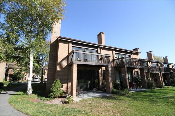 Backyard, Exterior, Facade, Brick Facade, Modern