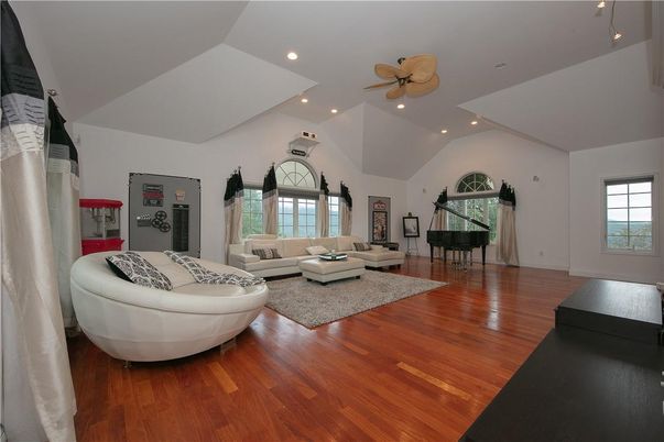 Interior, Living room, Piano, Recessed Lighting, Wood Texture Flooring
