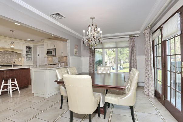 Chandelier, Dining room, Interior, Kitchen, Pendant Lights, Stainless Steel Appliances