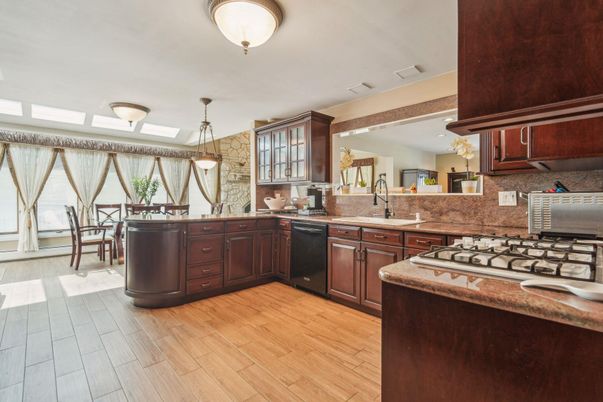 Dining room, Interior, Kitchen, Pendant Lights, Recessed Lighting, Wood Texture Flooring