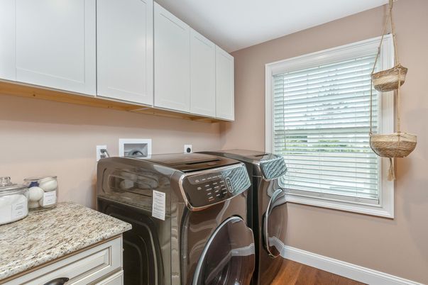 Interior, Washer, Wood Texture Flooring
