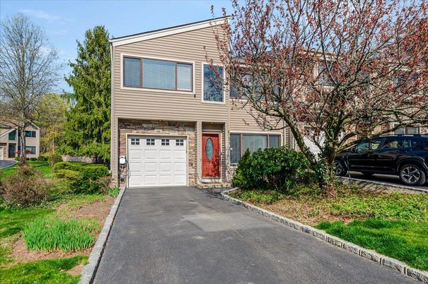 Attached, Exterior, Facade, Brick Facade, Raised Ranch