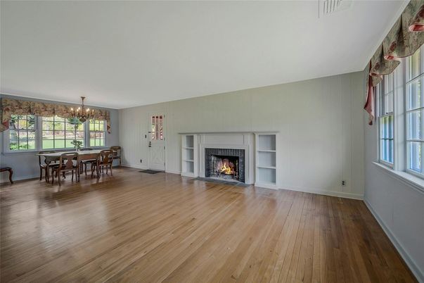 Chandelier, Dining room, Fireplace, Interior, Wood Texture Flooring
