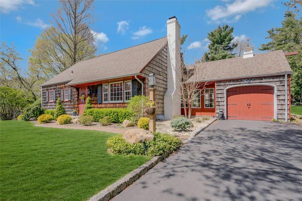 Attached, Exterior, Facade, Cape Cod