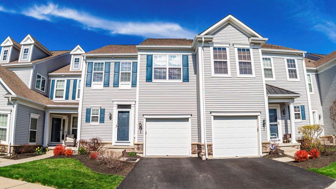 Attached, Exterior, Facade, Rowhouse