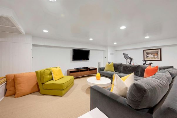 Fitness Equipment, Interior, Living room, Recessed Lighting