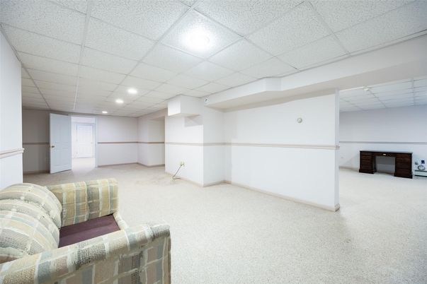 Empty room, Interior, Recessed Lighting