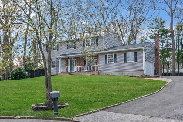 Attached, Exterior, Facade, Cape Cod