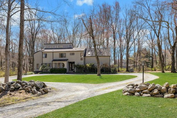 Backyard, Exterior, Facade, Split Level