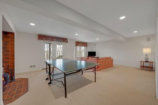 Game Room, Interior, Recessed Lighting