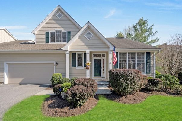 Attached, Exterior, Facade, American Craftsman