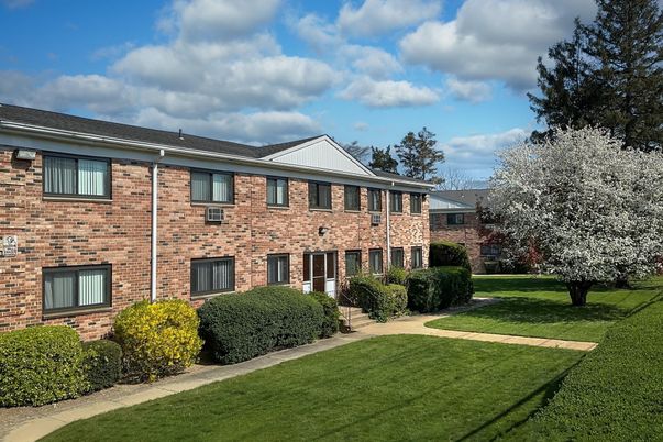 Exterior, Facade, Brick Facade, Georgian