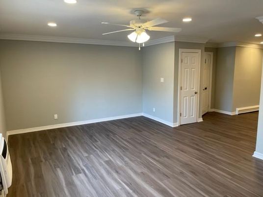 Empty room, Interior, Recessed Lighting, Wood Texture Flooring