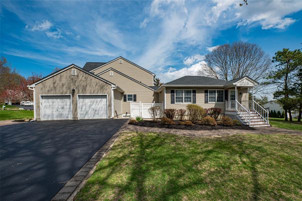 Attached, Exterior, Facade, Ranch