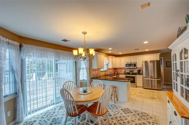 Chandelier, Dining room, Interior, Kitchen, Recessed Lighting, Stainless Steel Appliances
