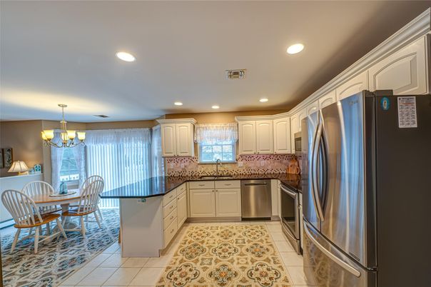Chandelier, Dining room, Interior, Kitchen, Recessed Lighting, Stainless Steel Appliances