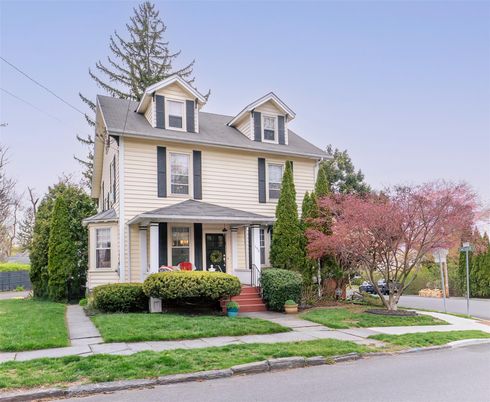Exterior, Facade, American Foursquare