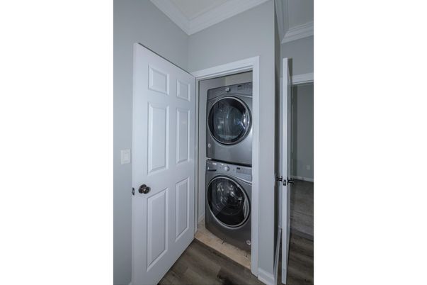 Interior, Utility Closets, Washer, Wood Texture Flooring
